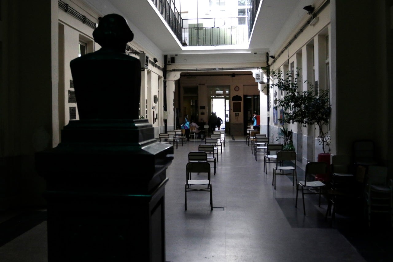 Los gobiernos provinciales evalúan por estas horas la posibilidad de la vuelta a clases presenciales antes de que termine el ciclo lectivo.