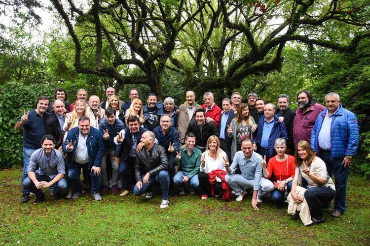 Algunos de los dirigentes que fueron al acto en Merlo.