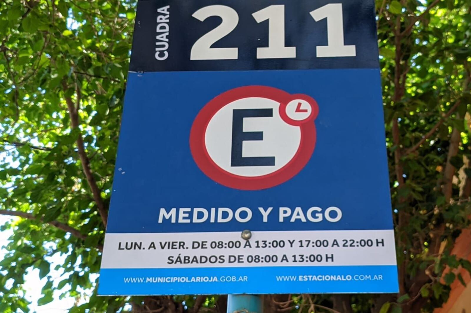 Estacionalo S.R.L tiene la concesión del estacionamiento medido.