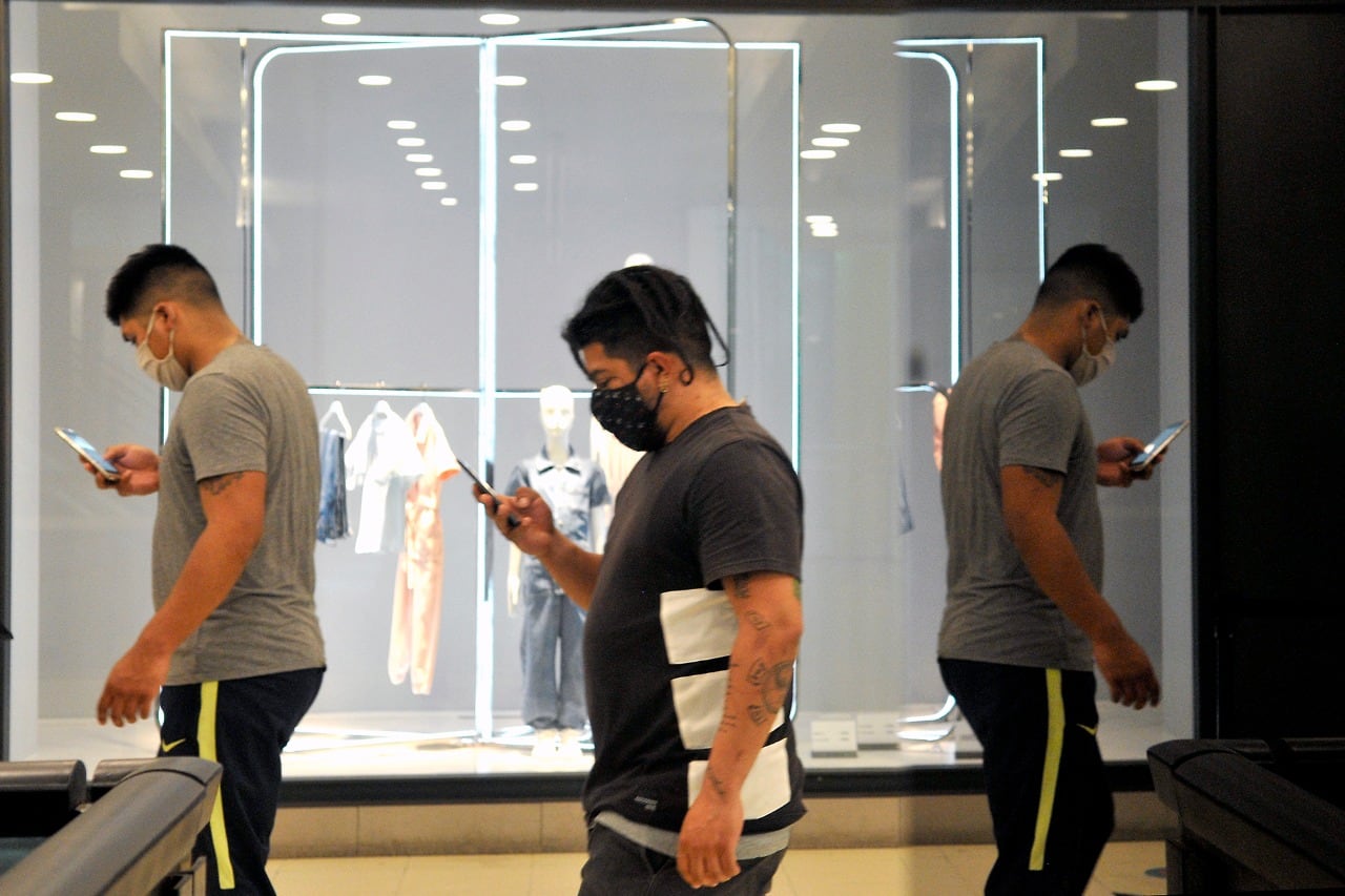 "La telefonía fija es un servicio público y algunos cuestionan que la telefonía celular lo sea", afirmó Alberto Fernández en el marco de su exposición en la Cepal..