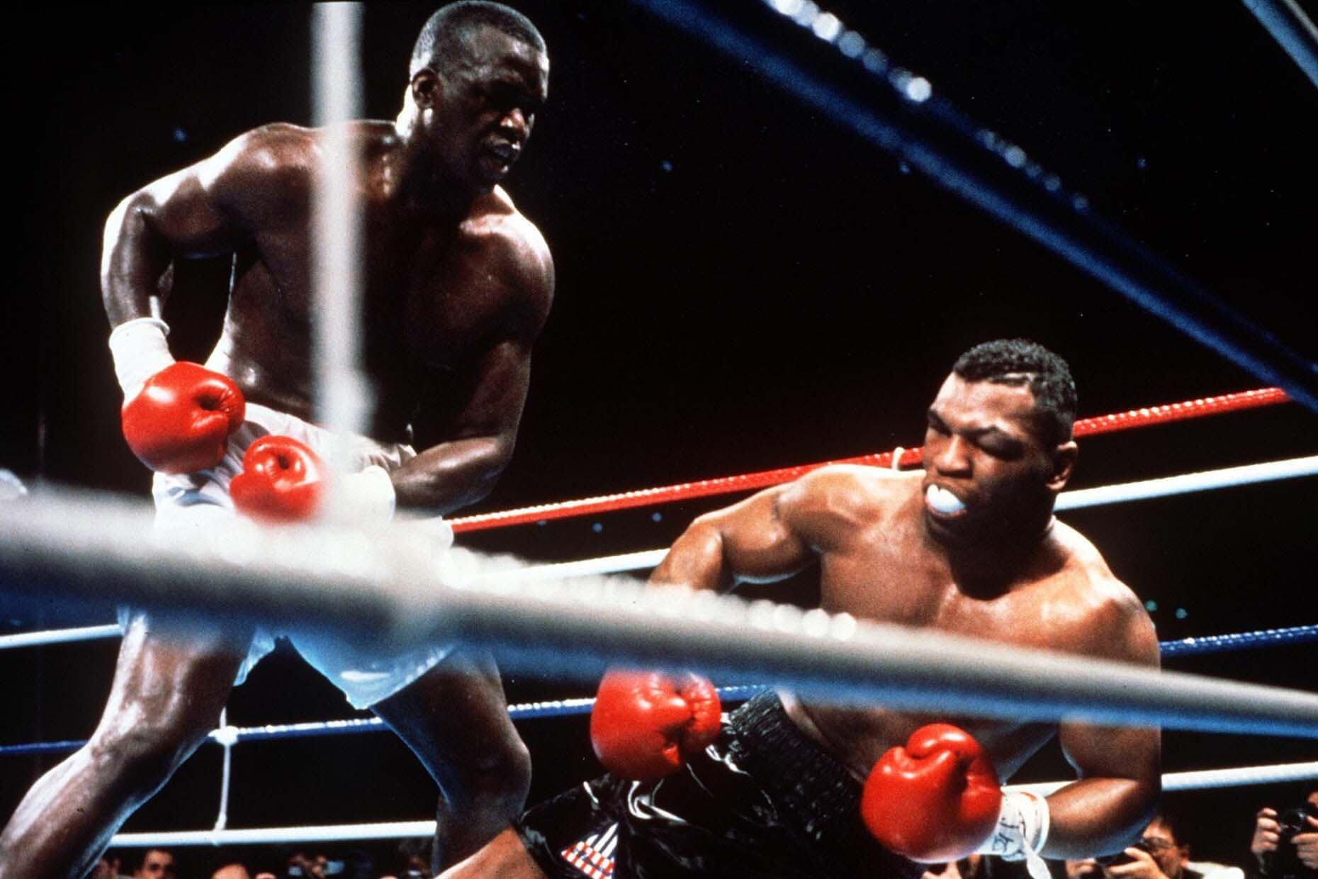 En Tokio, Tyson pegó primero, pero Douglas lo hizo más fuerte.