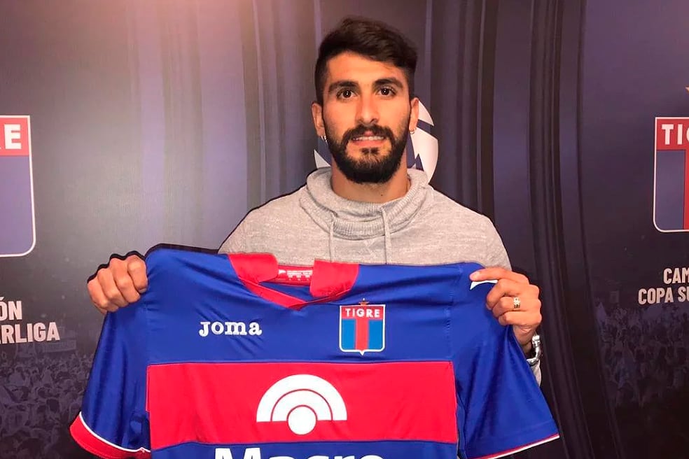 Emanuel Dening, goleador de Tigre. 