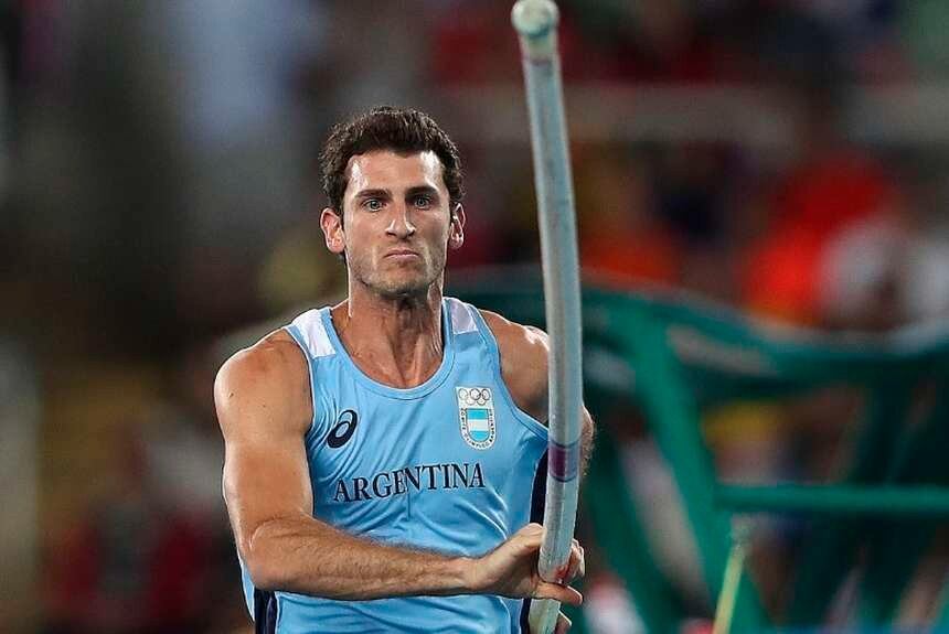 Germán Chiaraviglio, atleta especialista en salto con garrocha.