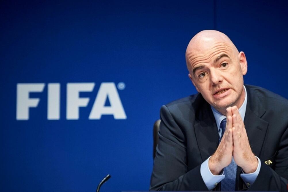 El presidente de la FIFA dice que las sanciones podrían afectar a muchos inocentes.
