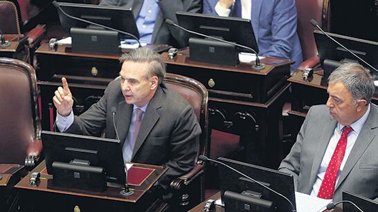 Los dos sectores de la bancada reclaman que Pichetto deje su lugar en el Consejo de la Magistratura.