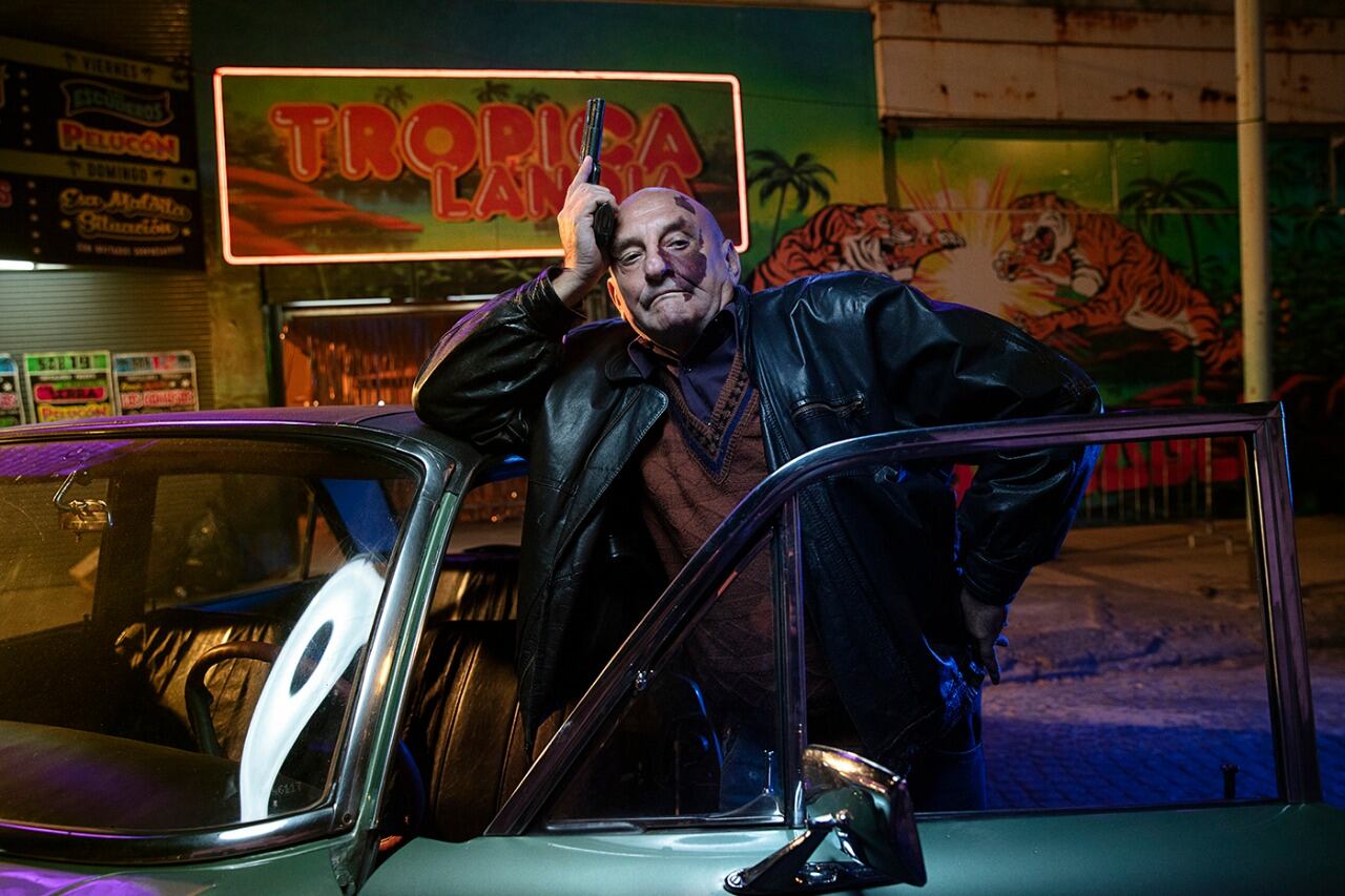 El Puma Goity encarna al corrupto oficial Garmendia. 