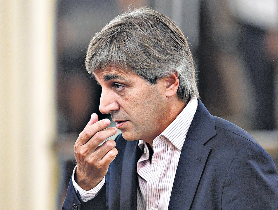 Caputo, ministro de Finanzas. Más deuda para una economía que no arranca.