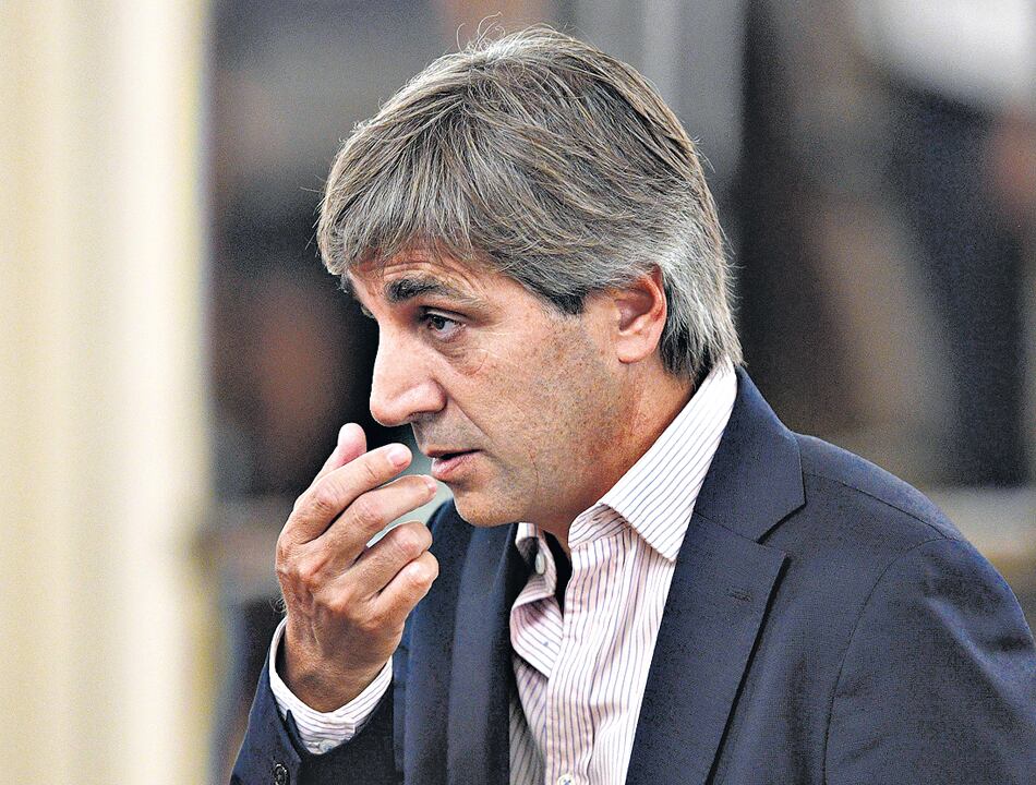 Caputo, ministro de Finanzas. Más deuda para una economía que no arranca.