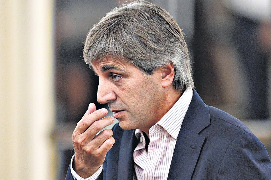 Caputo, ministro de Finanzas. Más deuda para una economía que no arranca.