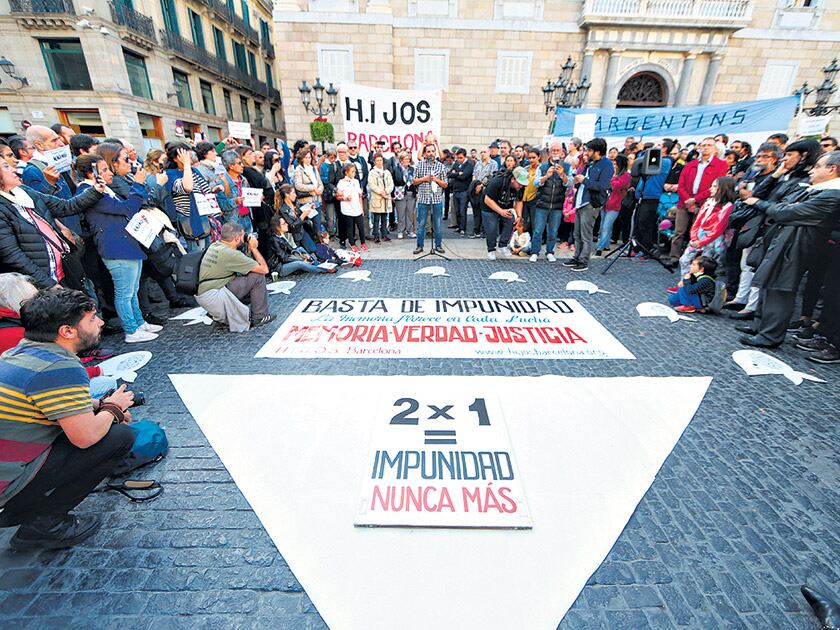 En Barcelona la manifestación fue en la plaza Sant Jaume, en el centro de la ciudad.