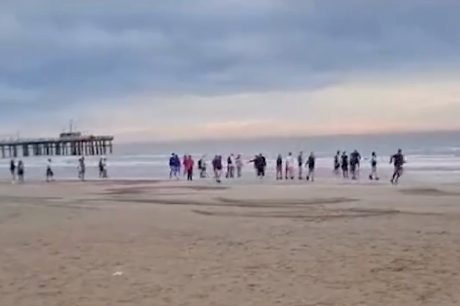 El hecho  en la intersección de la calle 44 y la avenida Costanera de la mencionada localidad del Partido de la Costa.  