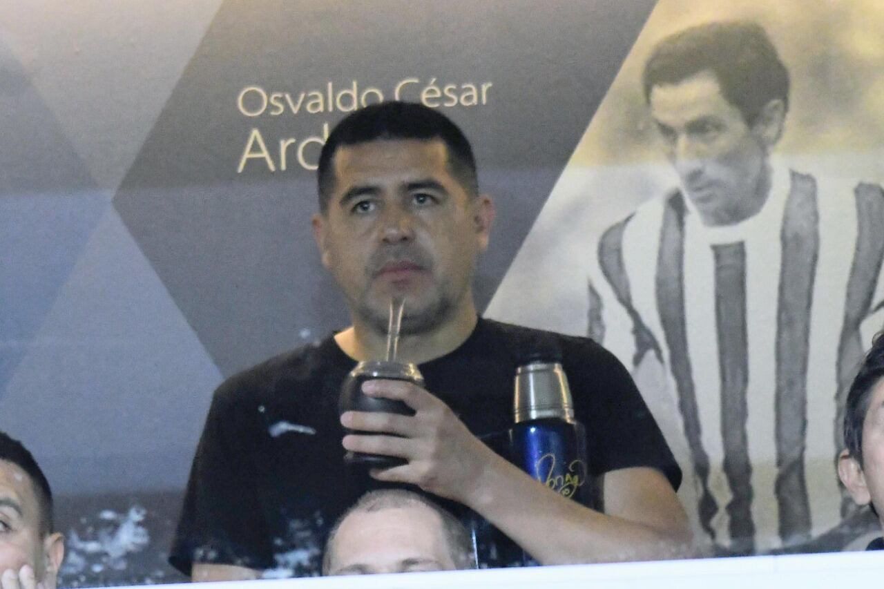 Riquelme con su mate durante un partido.