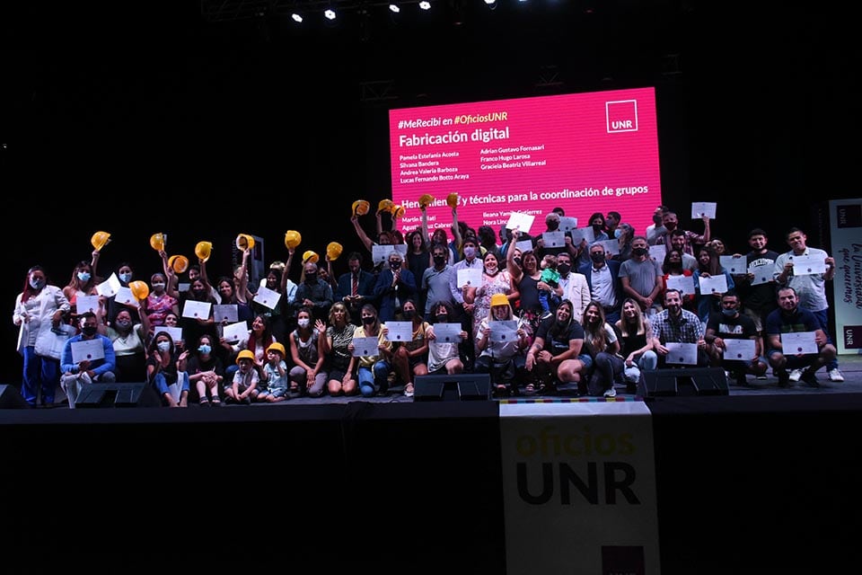 La entrega de diplomas se realizó en el Anfiteatro Municipal.