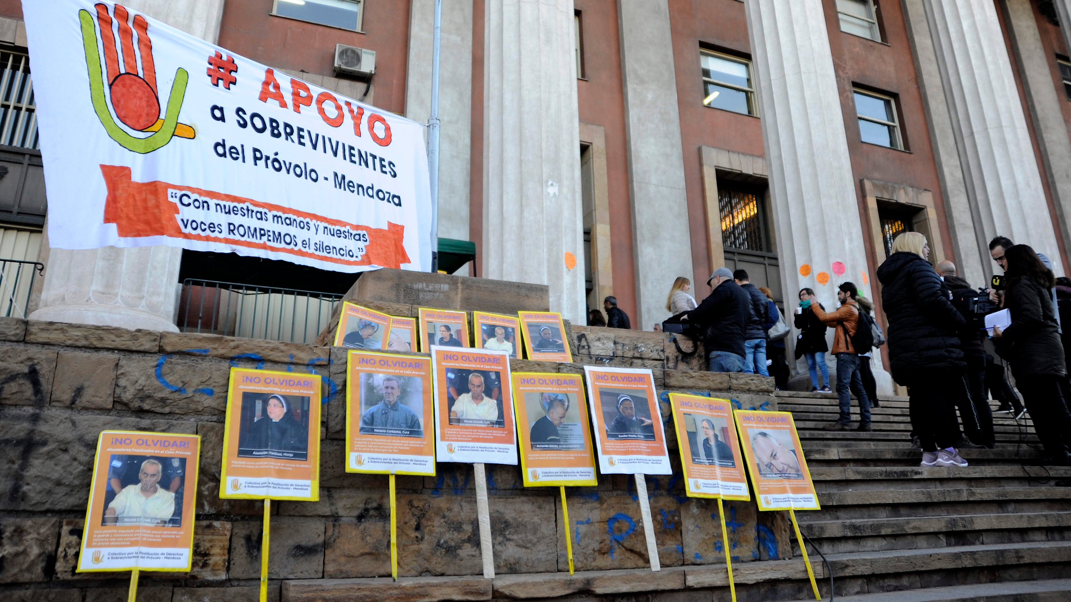 Los curas Horacio Corbacho y Nicola Corradi y el jardinero Armando Gómez comenzaron a ser juzgados.