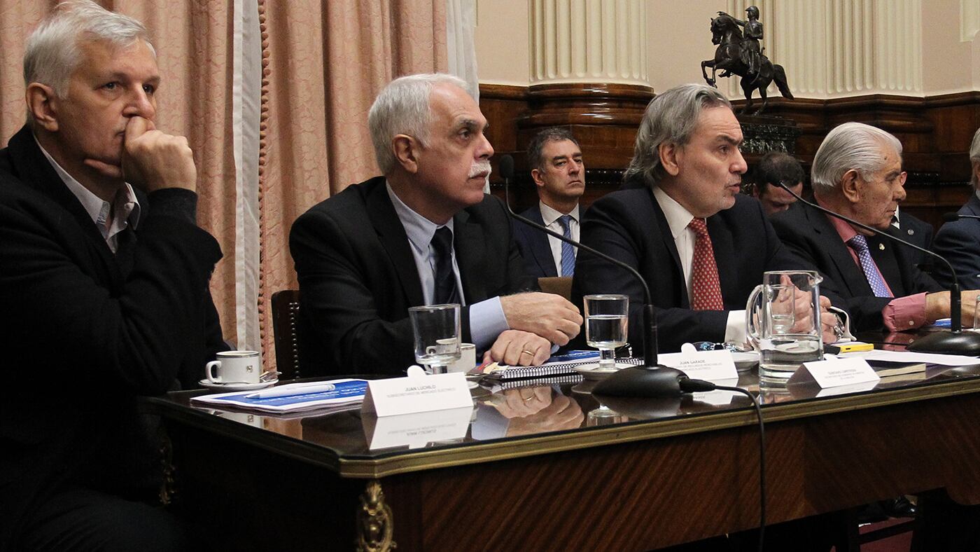 De izquierda a derecha: Juan Luchilo, Juan Garade y Gustavo Lopetegui.