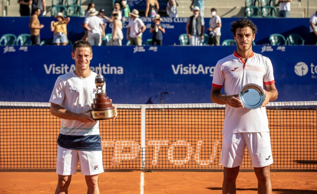 Peque Schwartzman y Fran Cerúndolo durante la premiación del Argentina Open.