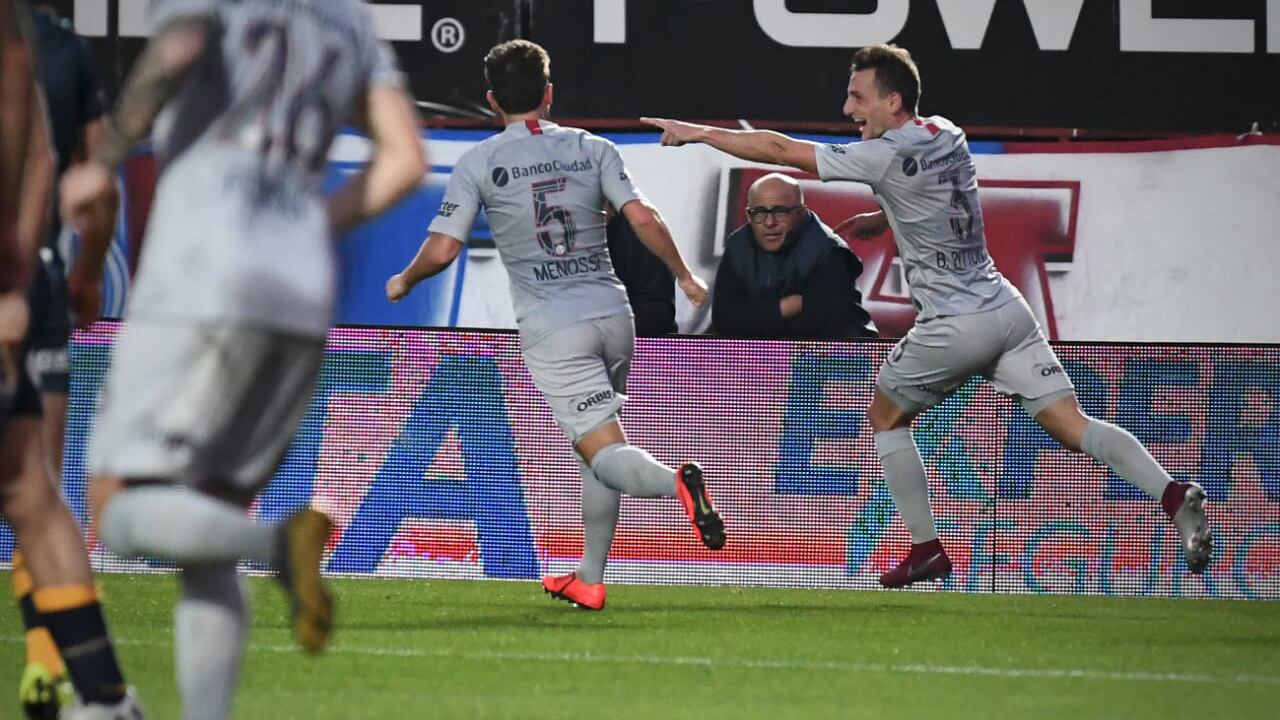 Pittón festeja el tanto del empate.