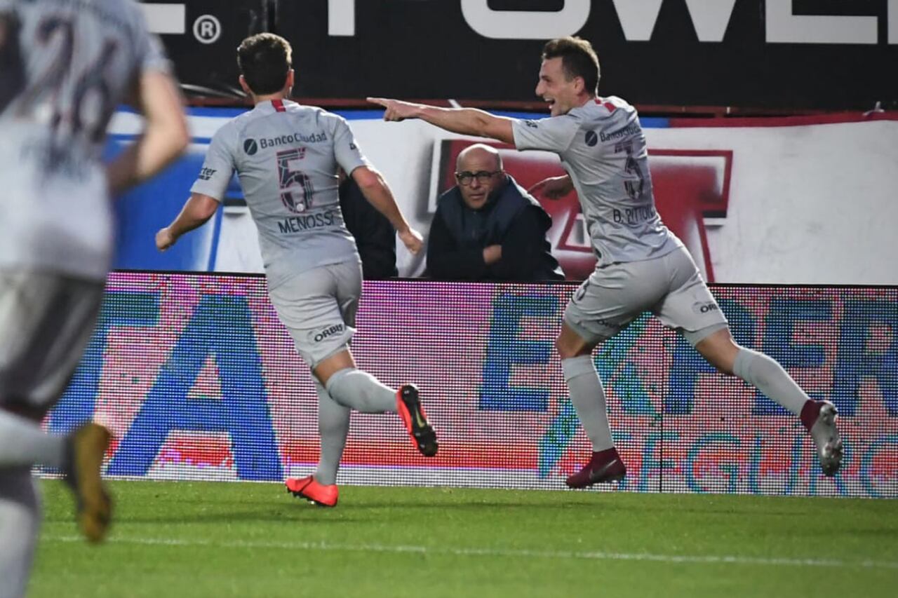 Pittón festeja el tanto del empate.