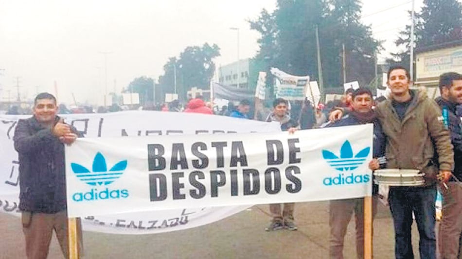 Sobre 900 empleados de Paquetá, 600 sufrirán las suspensiones por la acumulación de stocks.