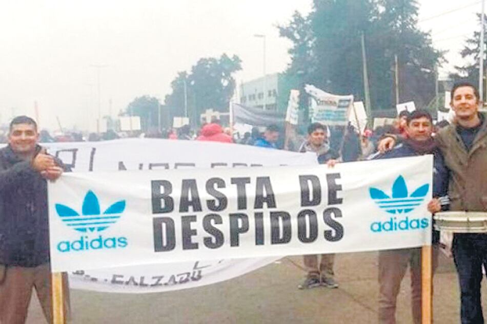 Sobre 900 empleados de Paquetá, 600 sufrirán las suspensiones por la acumulación de stocks.