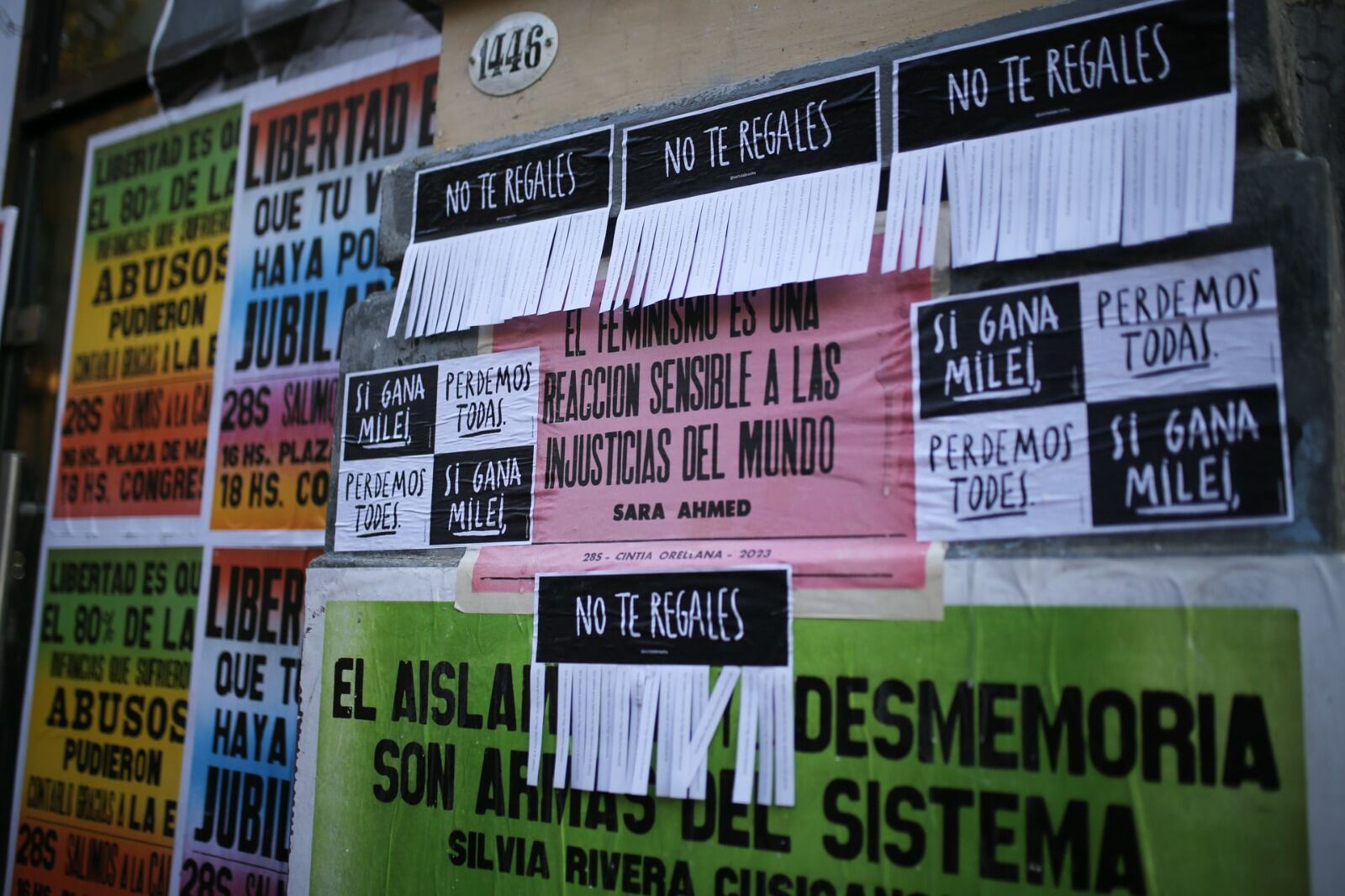 Además de las redes, las intervenciones de la gente ocuparon también el espacio público.