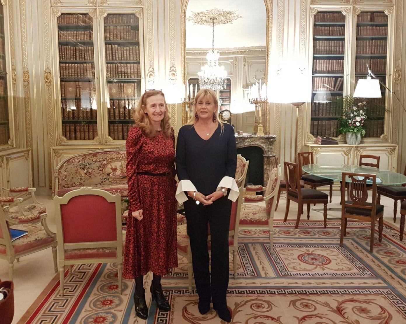 La ministra de Justica y Derechos Humanos, Marcela Losardo, junto con su par francesa Nicole Belloubet.