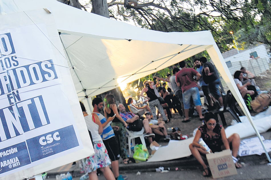 El personal del INTI mantiene el reclamo de reincorporación de los 258 cesanteados por el ajuste.