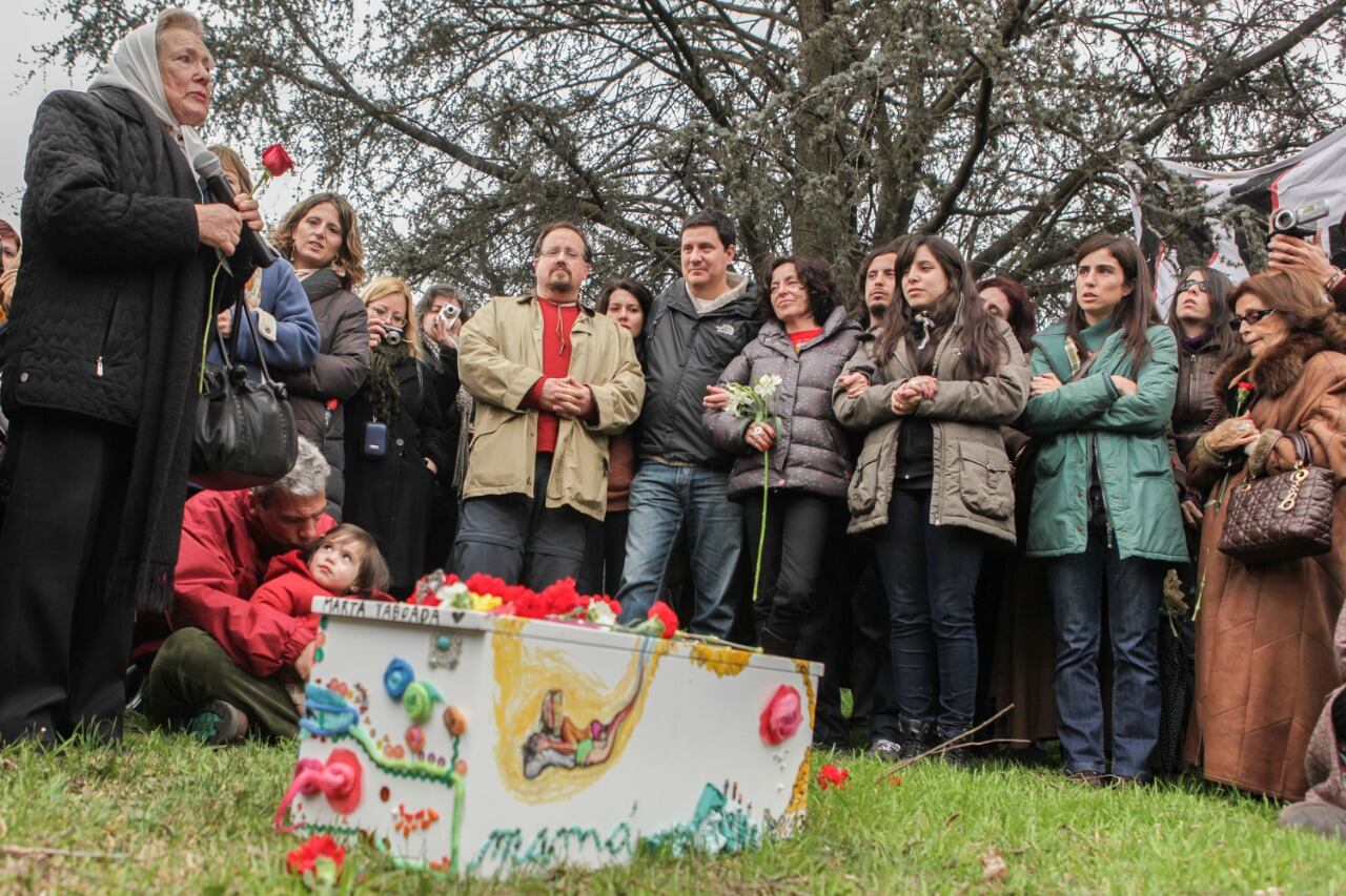 Un entierro al fin posible, en 2011.