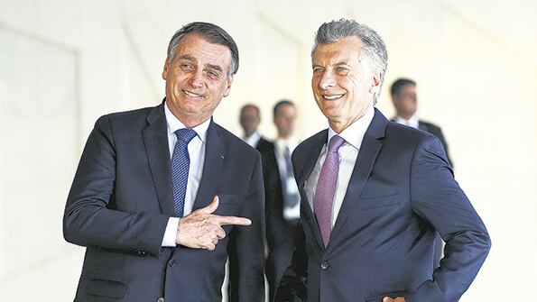 Bolsonaro, conocido por su reivindicación de la dictadura, se ocupó de elogiar la política de seguridad de Macri.