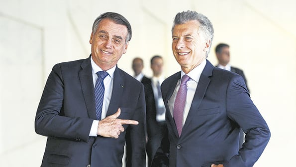 Bolsonaro, conocido por su reivindicación de la dictadura, se ocupó de elogiar la política de seguridad de Macri.