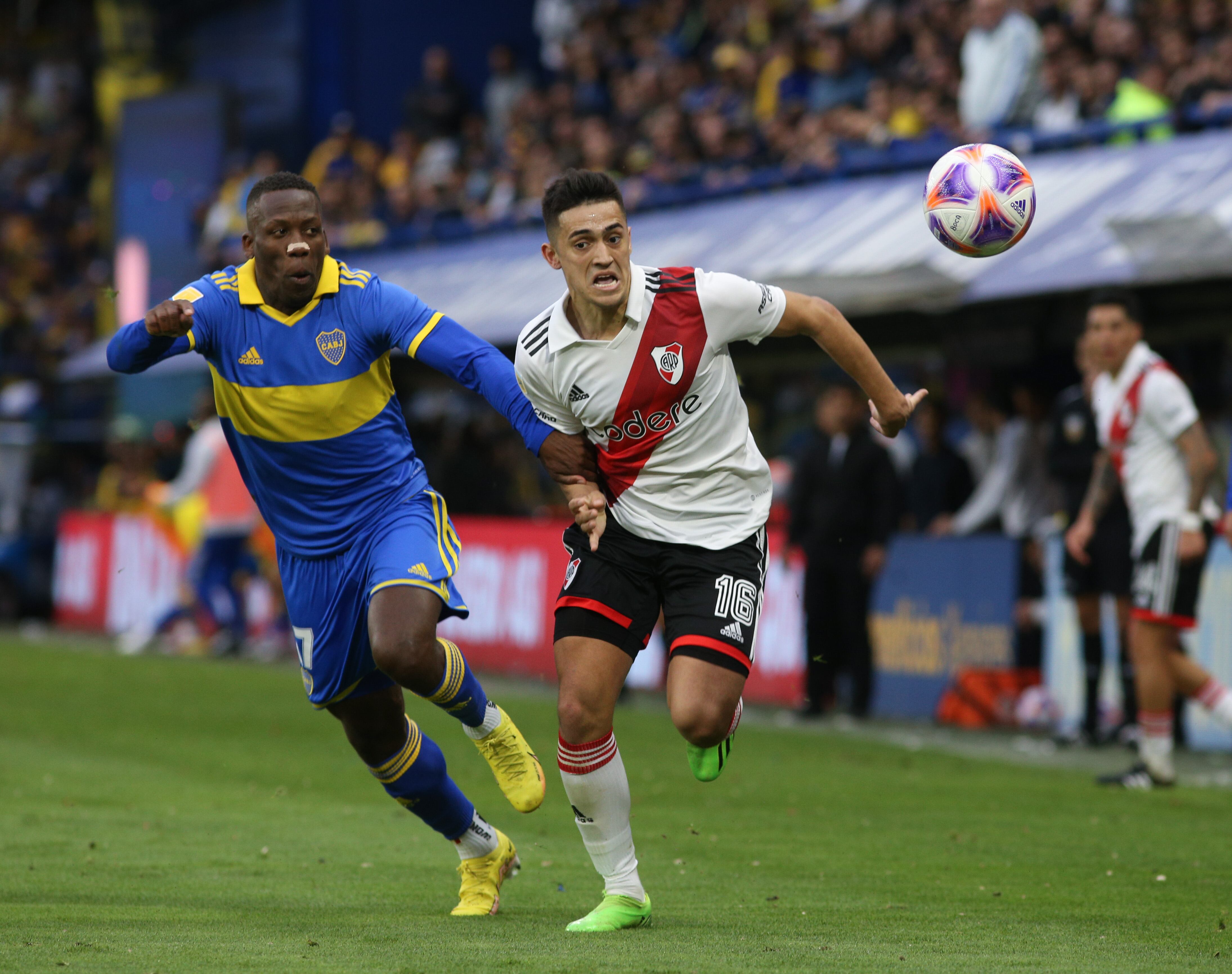 La AFA apunta a que "en 2028 haya 22 equipos en Primera División". (Imagen: NA)