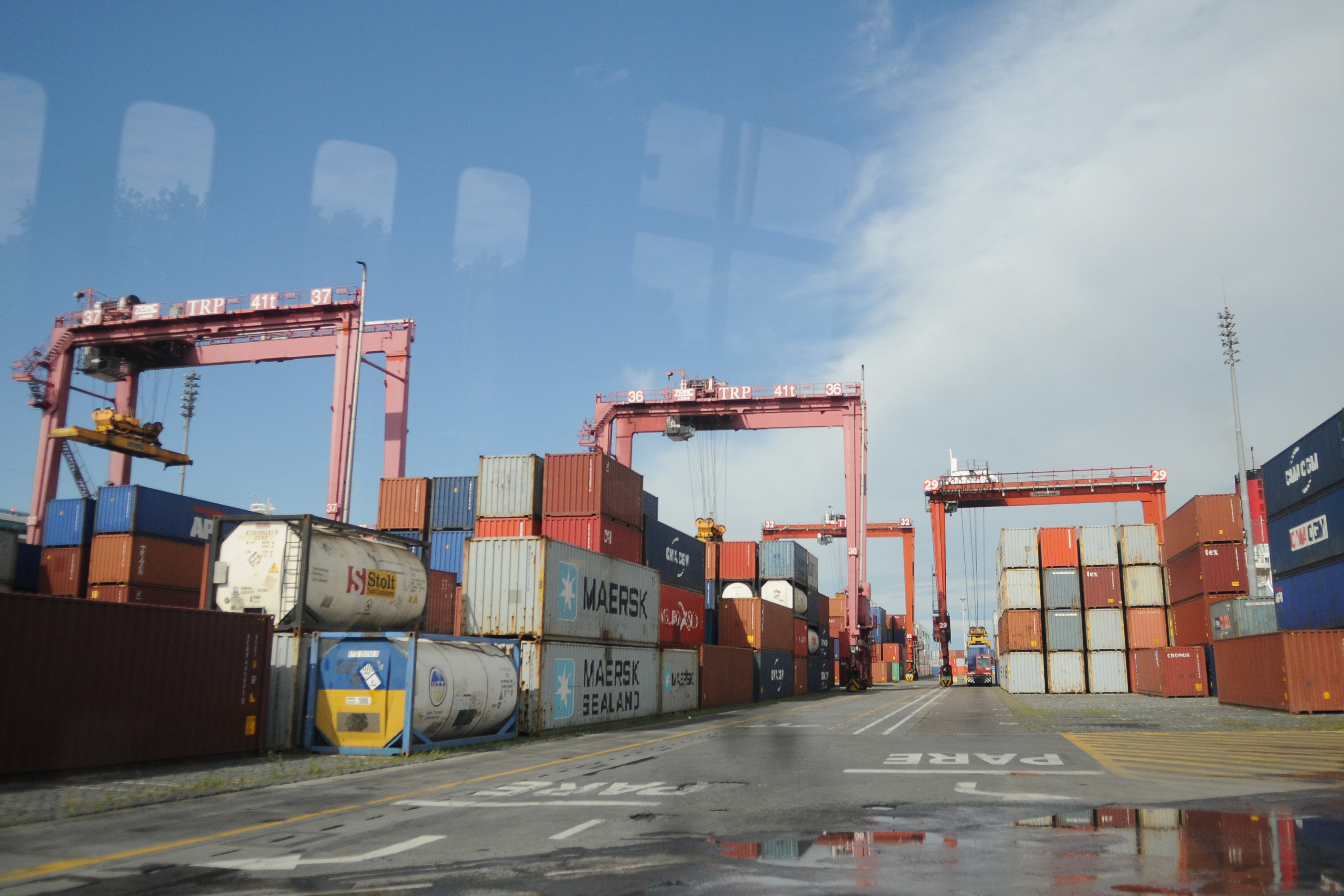 La caída de la demanda mundial está teniendo un impacto negativo en los precios de los commodities con excepción de los metales preciosos.