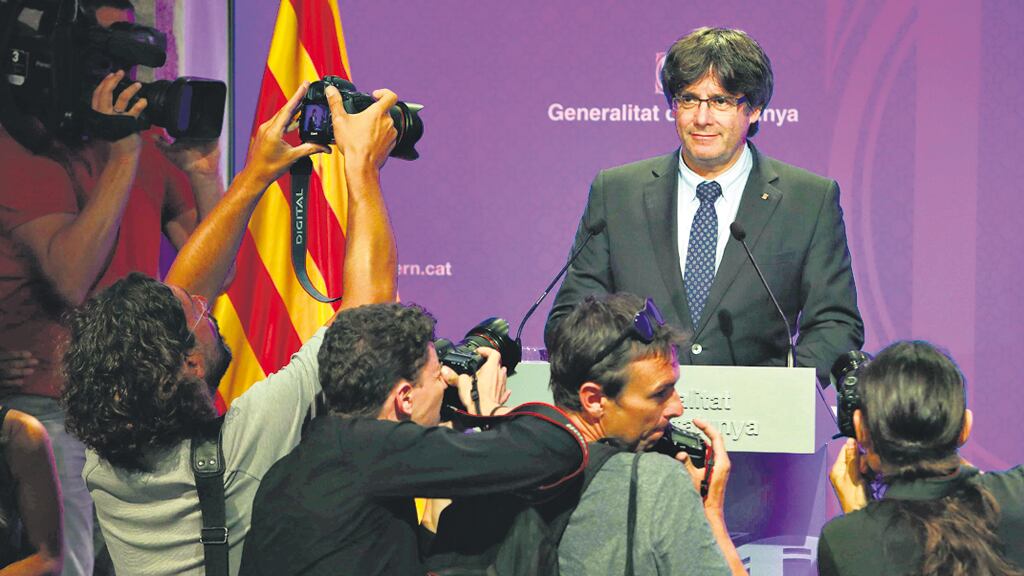 El presidente de la Generalitat, Carles Puigdemont, afirma que los catalanes van a las urnas.