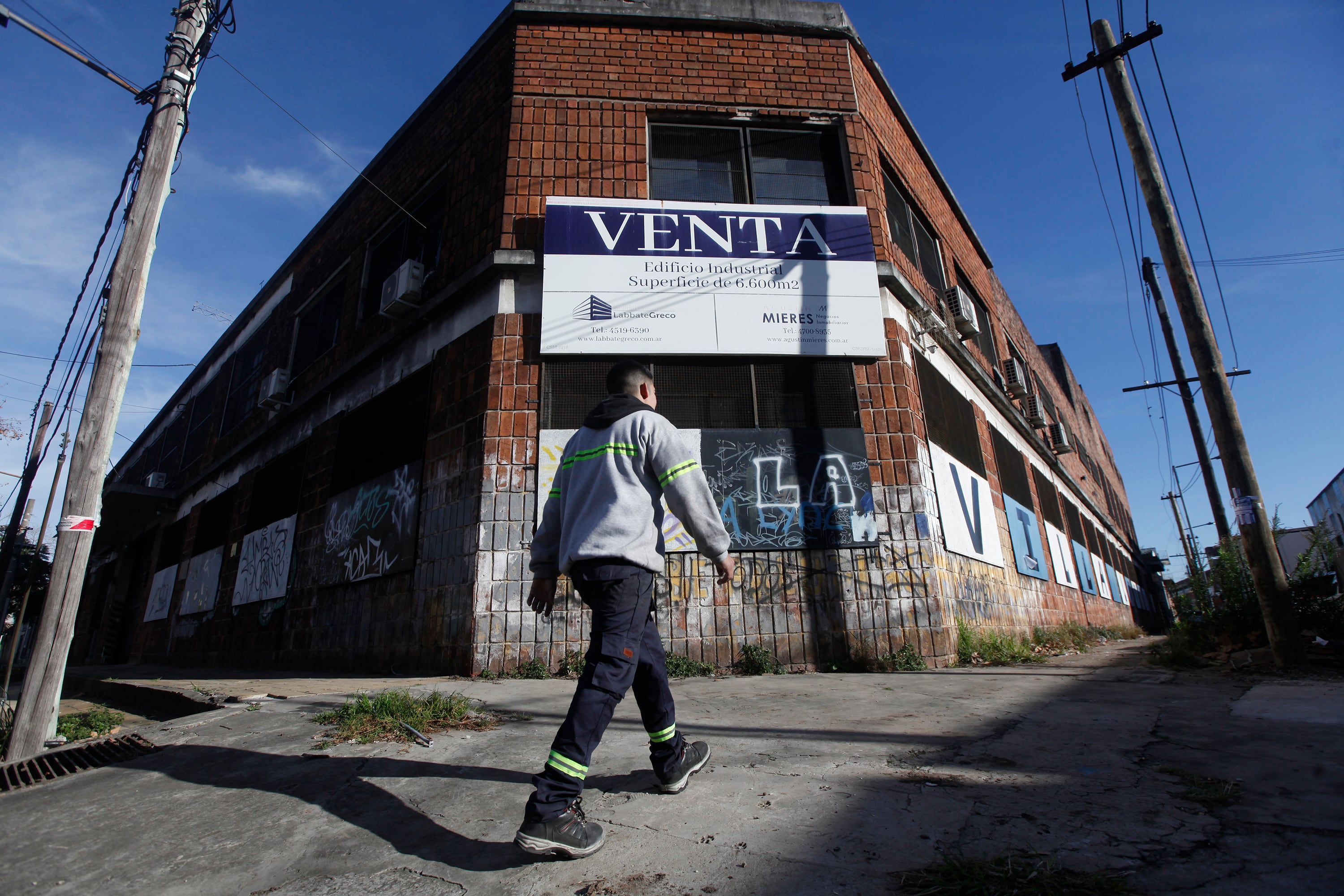 Las fábricas argentinas sufren la apertura comercial.