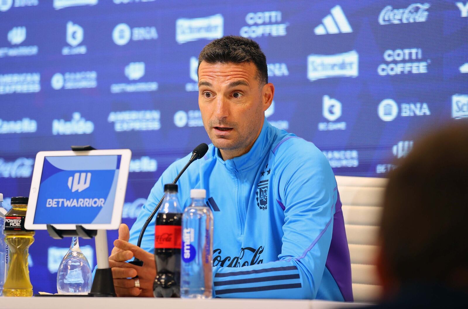 Scaloni esperará la charla con Messi para saber si lo ubica como titular