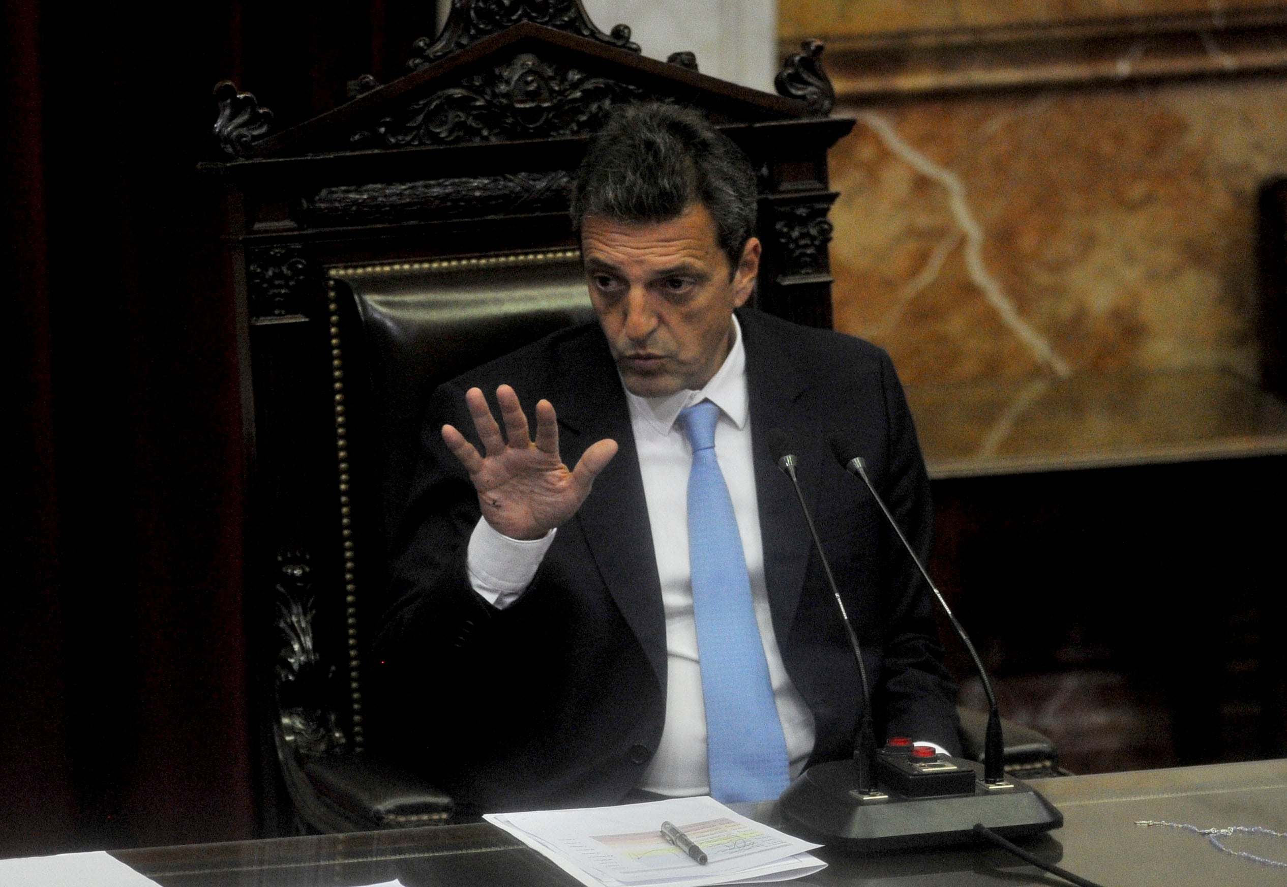 El presidente de la Cámara de Diputados durante la sesión que duró más de 18 horas. 