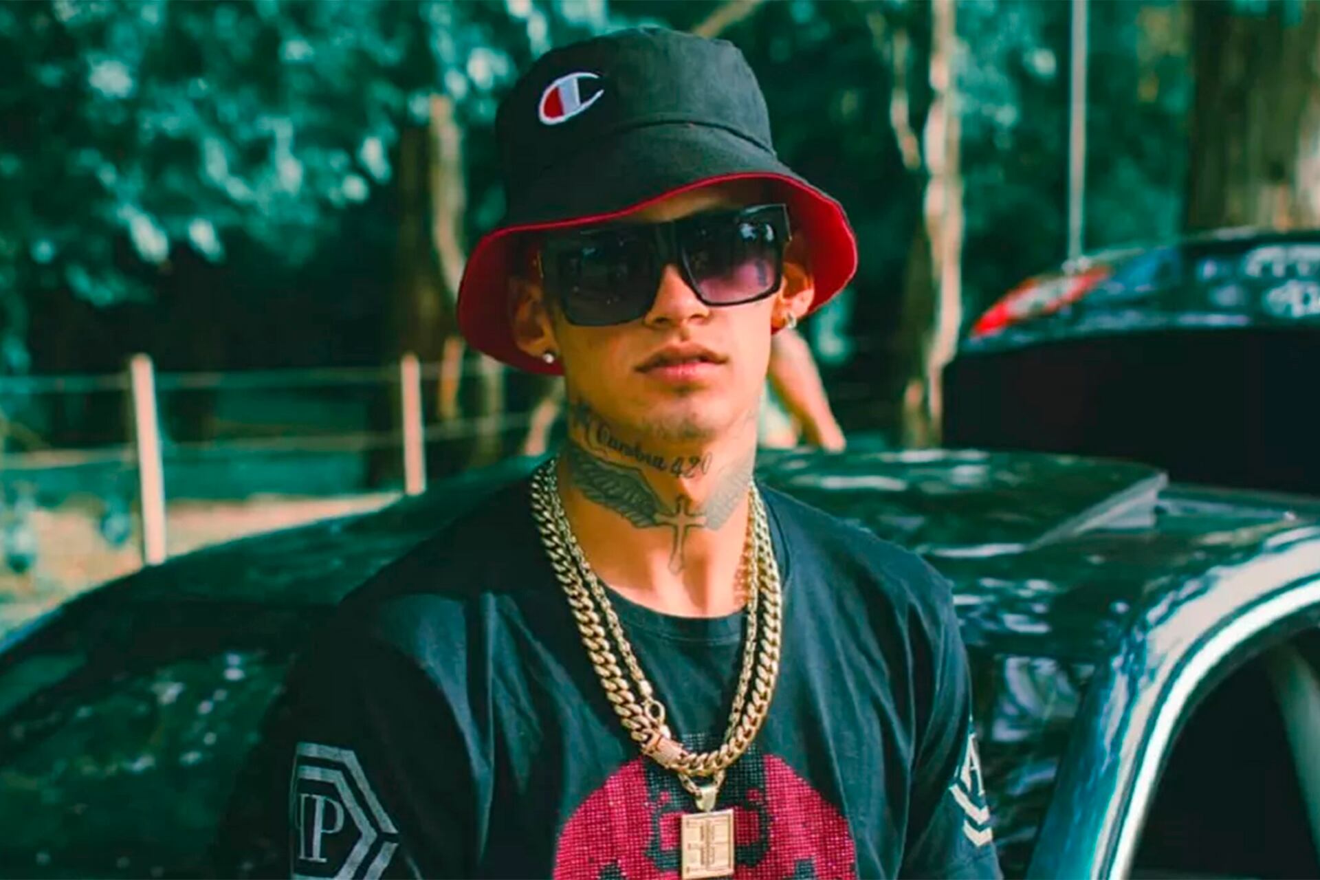 La productora publicó una lista de requerimientos, pero L-Gante dijo que ni toma ni juega a la PlayStation cuando trabaja