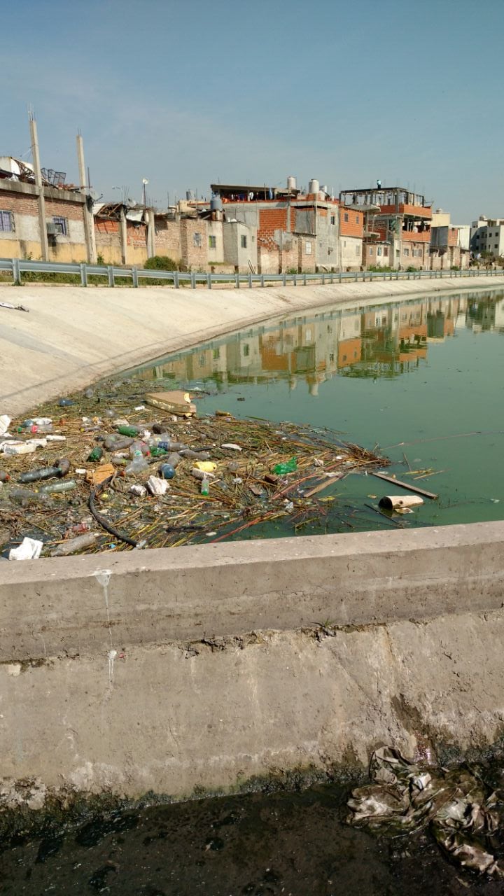 En el Lago Soldati se “detectaron importantes niveles de contaminación bacteriológica y presencia de hidrocarburos”
