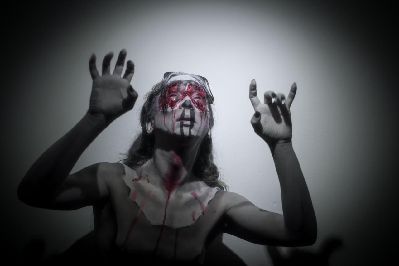 Tanto la creación como la dirección de "Cristales" están a cargo de J. René Guerra.