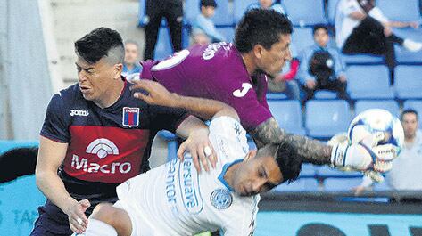 Lucha en el Gigante de Alberdi.