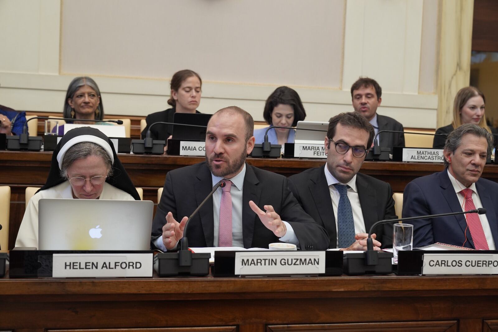 Martin Guzmán durante su discurso sobre crisis de deuda en el Vaticano