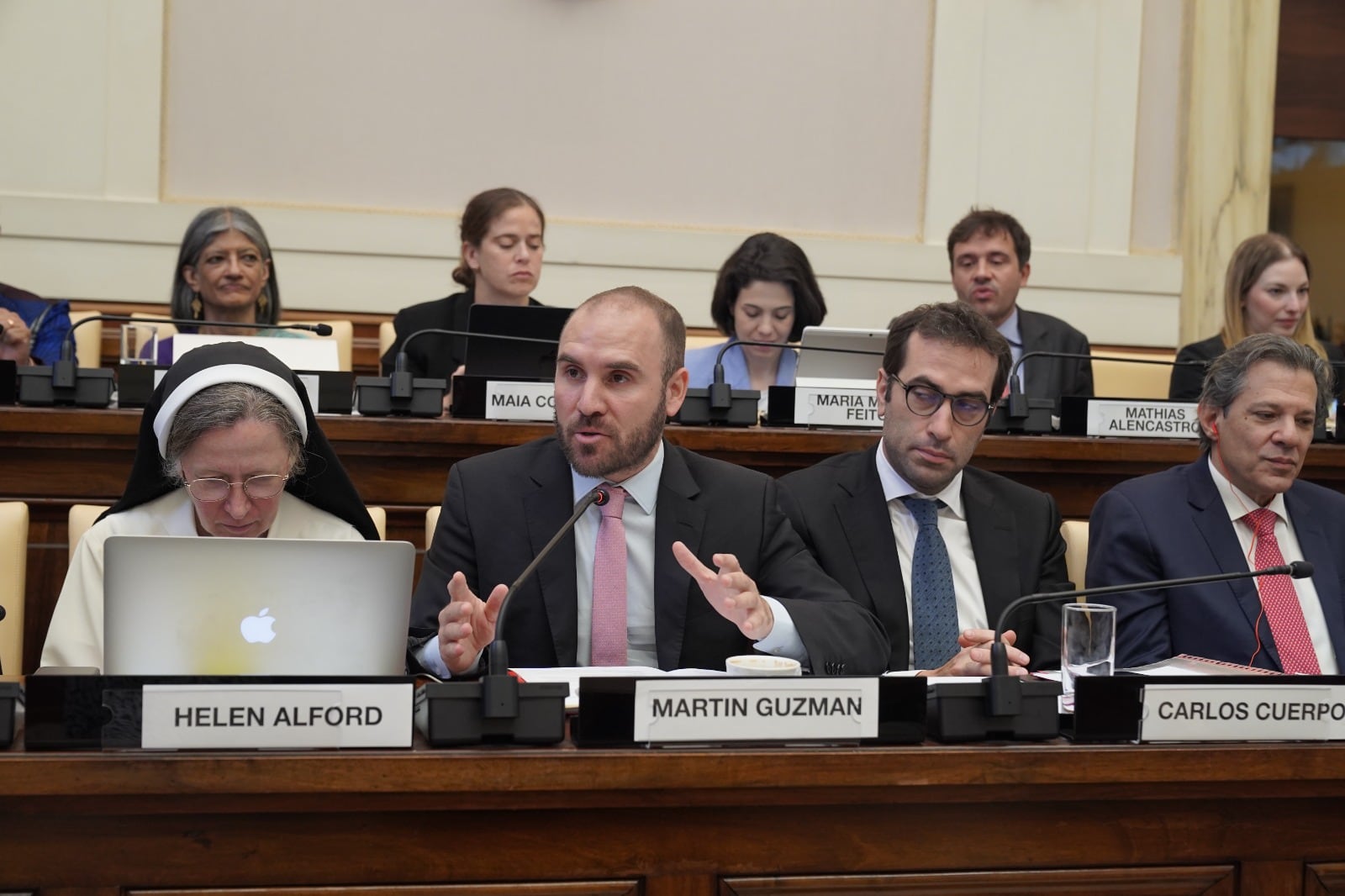 Martin Guzmán durante su discurso sobre crisis de deuda en el Vaticano