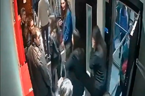 "Eran como mil cuando empezaron a salir", se quejó el vecino.