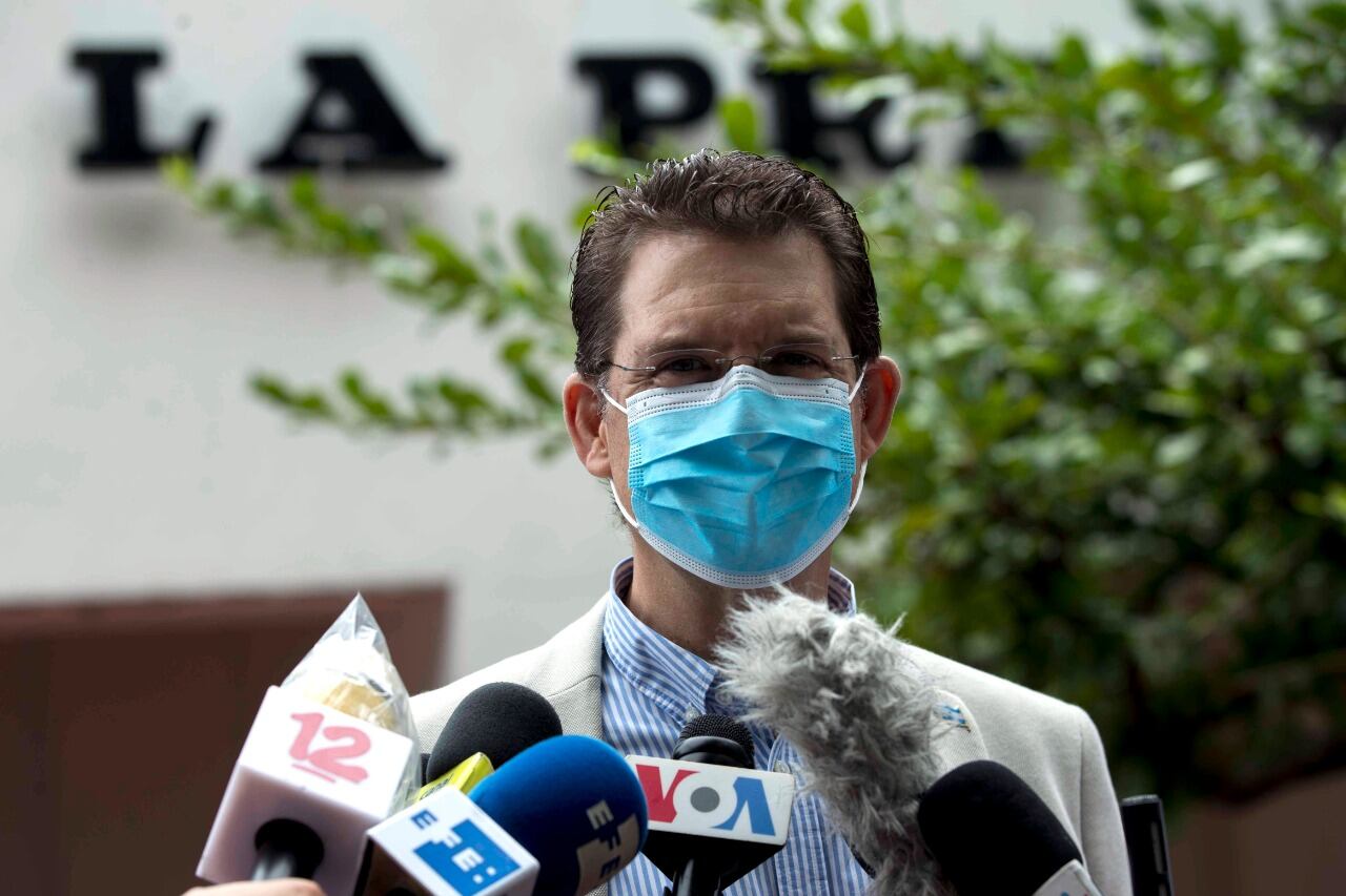 Holmann anuncia elcierre delaedición impresa de La Prensa dos días antes de ser detenido.