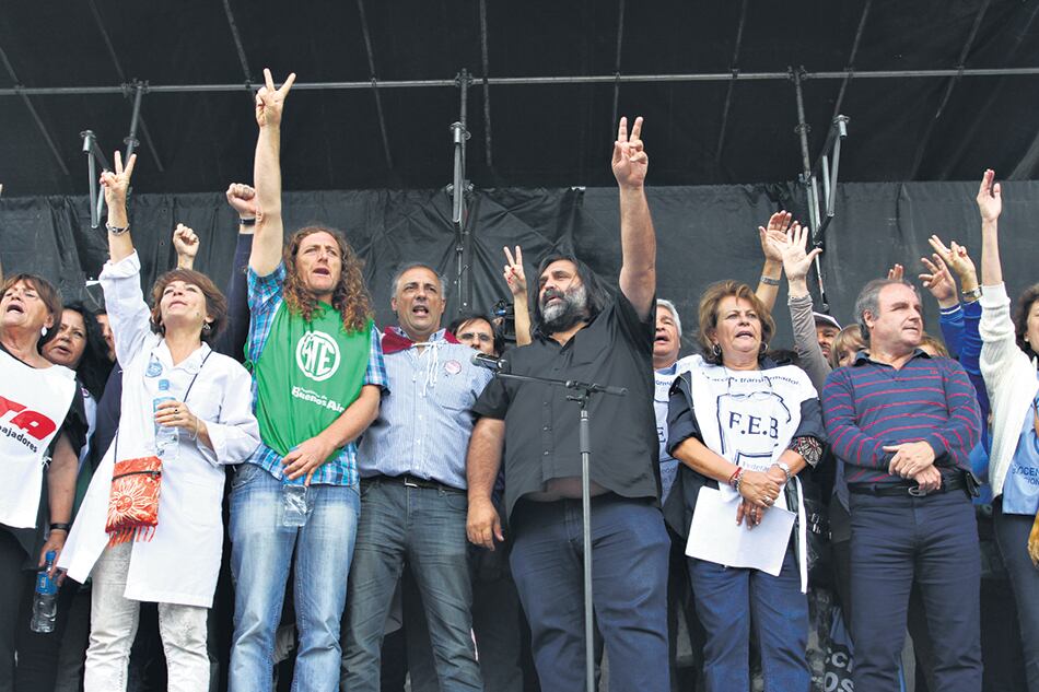 “No nos van a poder quebrar ni vencer, los docentes vamos a triunfar en esta lucha”, dijo Baradel.