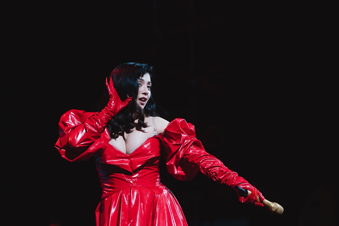 En "Tu falta de querer" Laferte desató miles de voces de corazones rotos, de almas destrozadas.