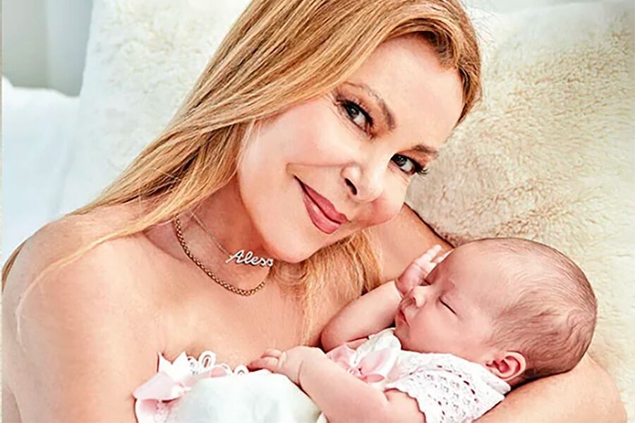 Ana Obregón y su nieta, nacida del óvulo de una donante y un espermatozoide de Aless Obregón, muerto en 2020.