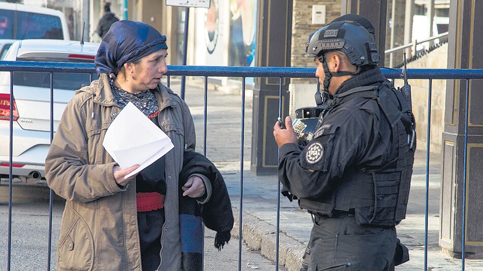 La madre de Jones Huala, María Huala, presentó un texto de la APDH ante el juzgado federal de Bariloche.