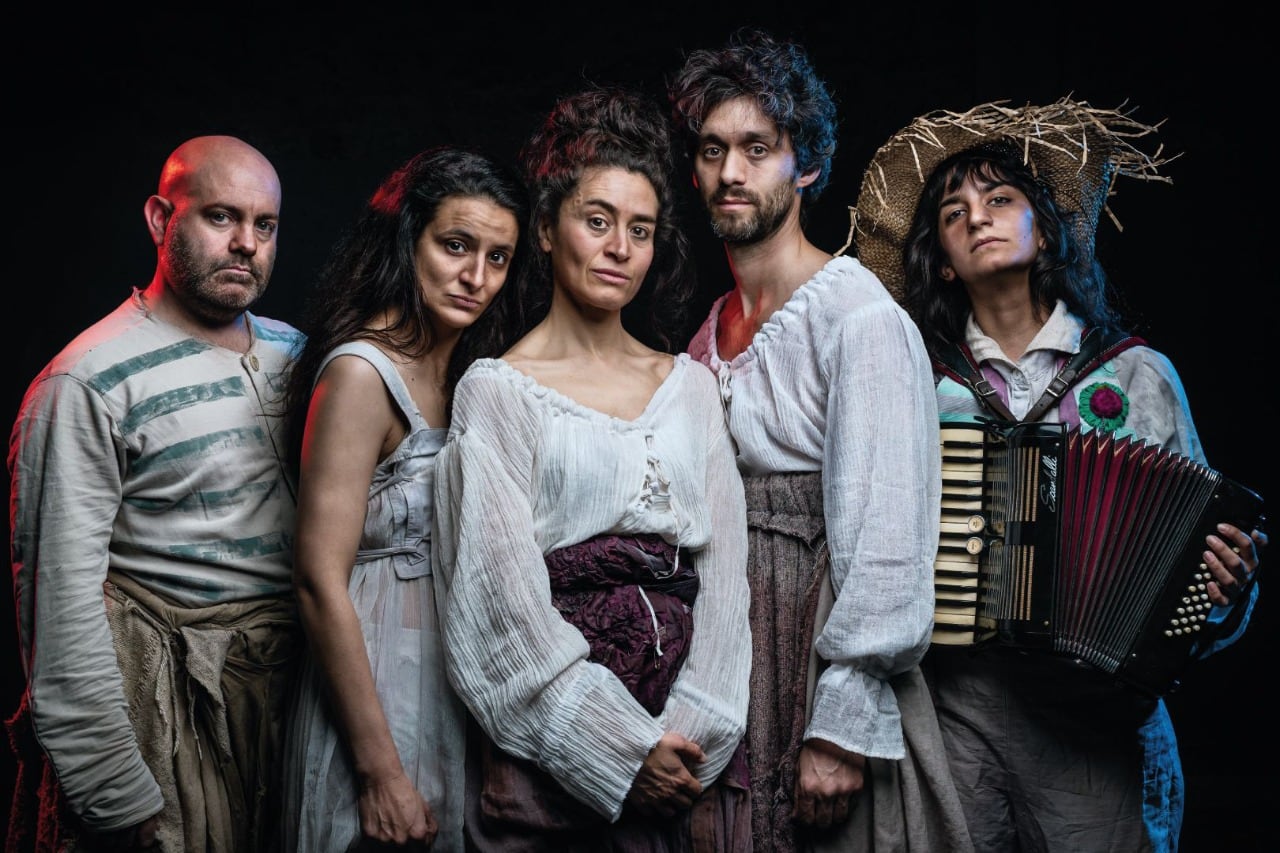 "Me gusta que el intérprete tenga su propia voz y su propia imagen dentro de la obra", dice Castiñeiras (izquierda).