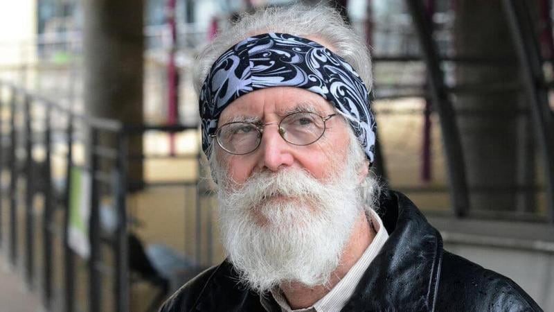 El matemático fue galardonado con el prestigioso Premio Abel por su revolucionario trabajo en la teoría de la probabilidad y la estadística.